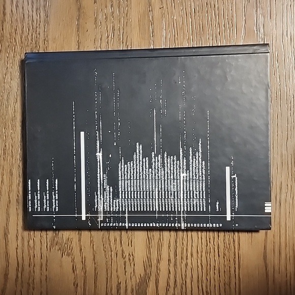 Assassin's Creed: Revelations Official Game Guide Collector's Edition HC - Picture 2 of 2